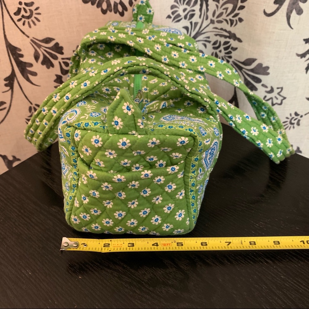 Adorable Vera Bradley Flower & Paisley Handbag - Picture 2 of 8